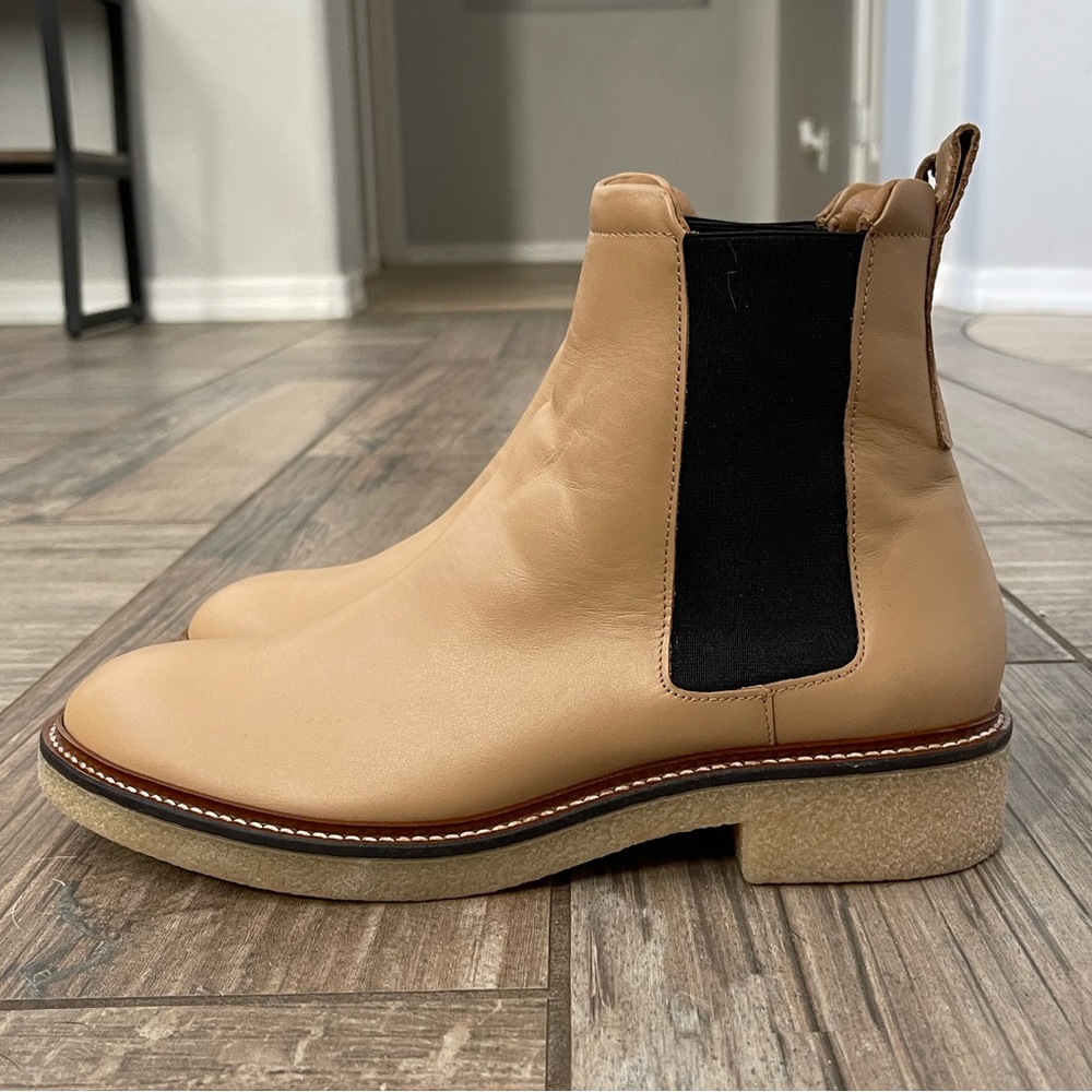 Everlane Italian Leather Chelsea Boot size 9